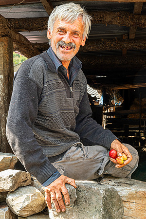 County Folk, Krappa, Macedonia