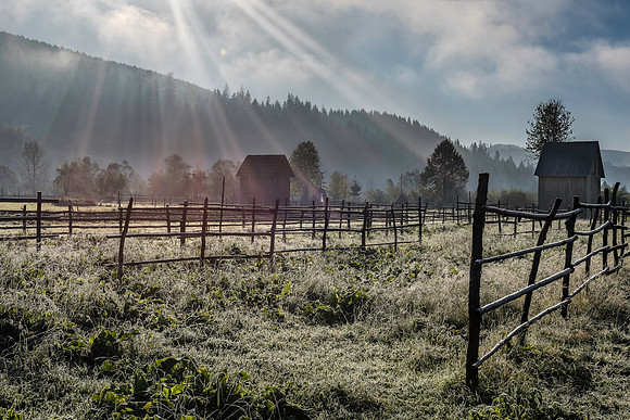 Frosty Dawn, Stramtura, Romania