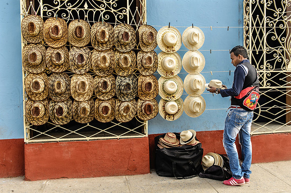 Too Many Hatds, Trinidad, Cuba