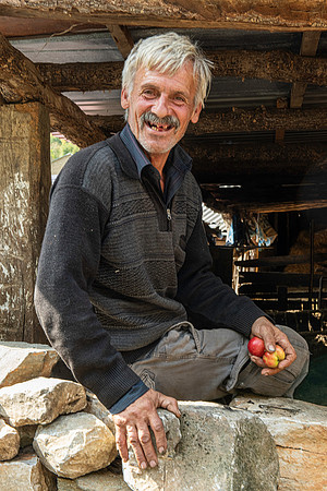 County Folk, Macedonia